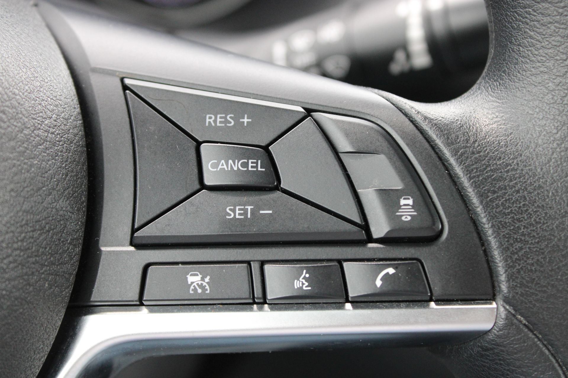 Used 2024 Nissan Sentra SV FWD image 26