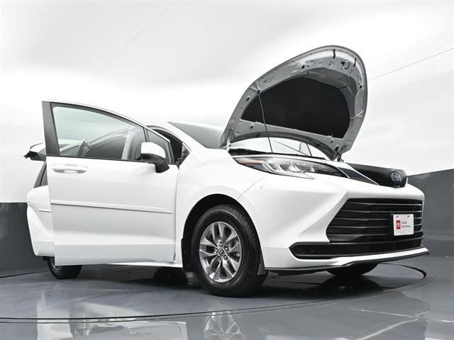 Certified 2022 Toyota Sienna LE FWD image 48
