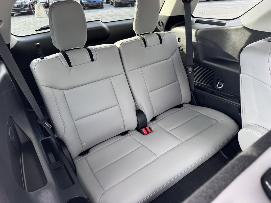 Used 2025 Ford Explorer Active w/ Active Comfort Package image 34