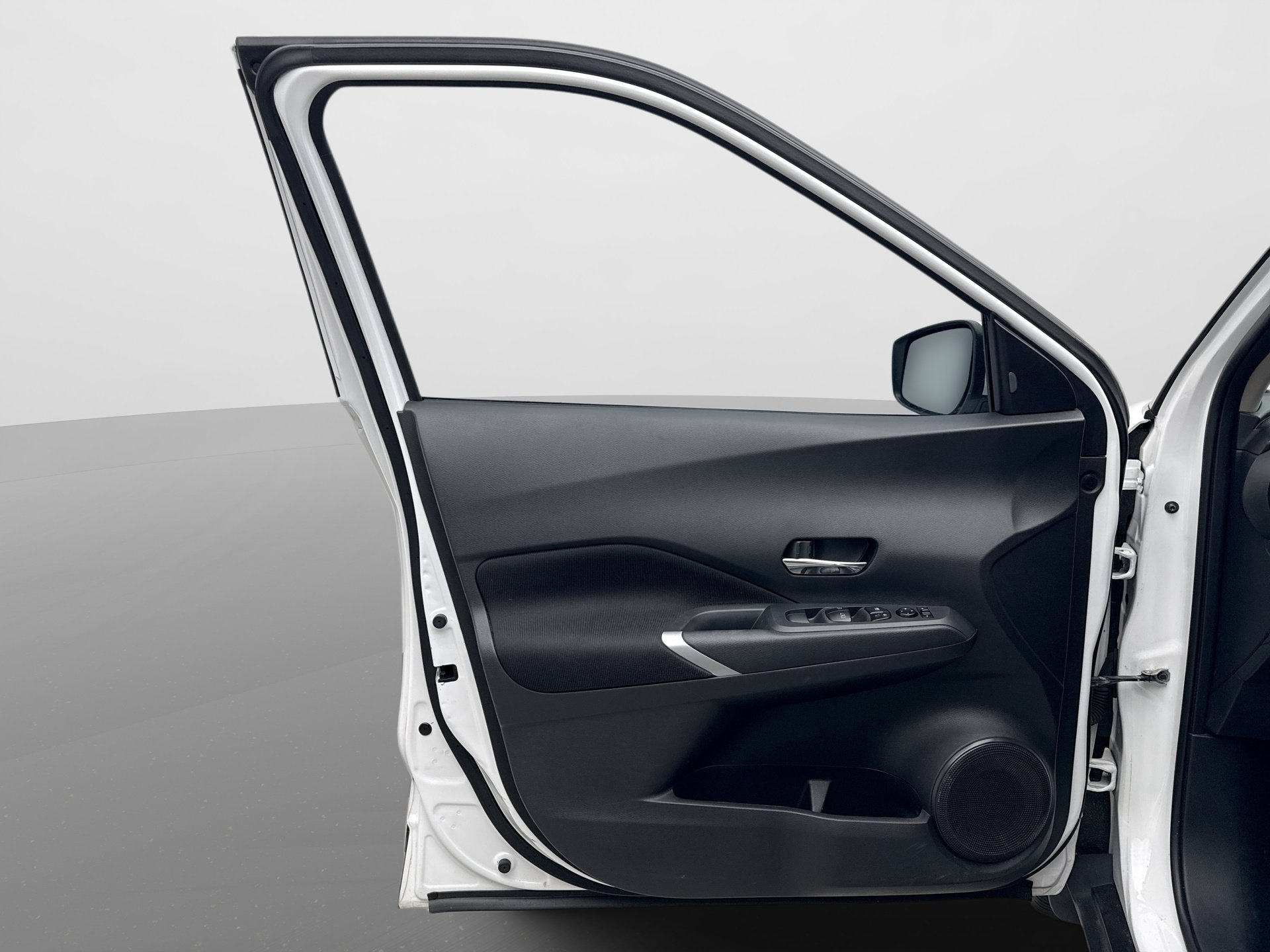 Used 2023 Nissan Kicks SV FWD image 9