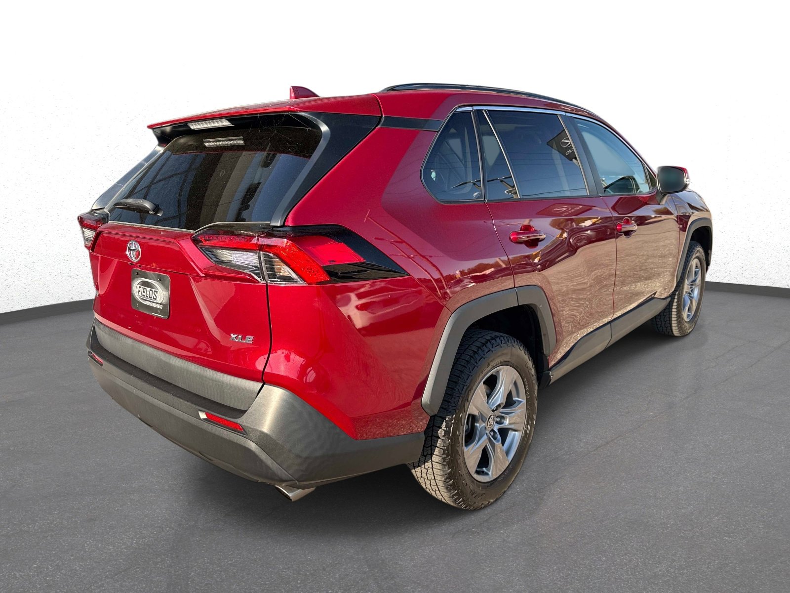 Used 2022 Toyota RAV4 XLE w/ Convenience Package image 3