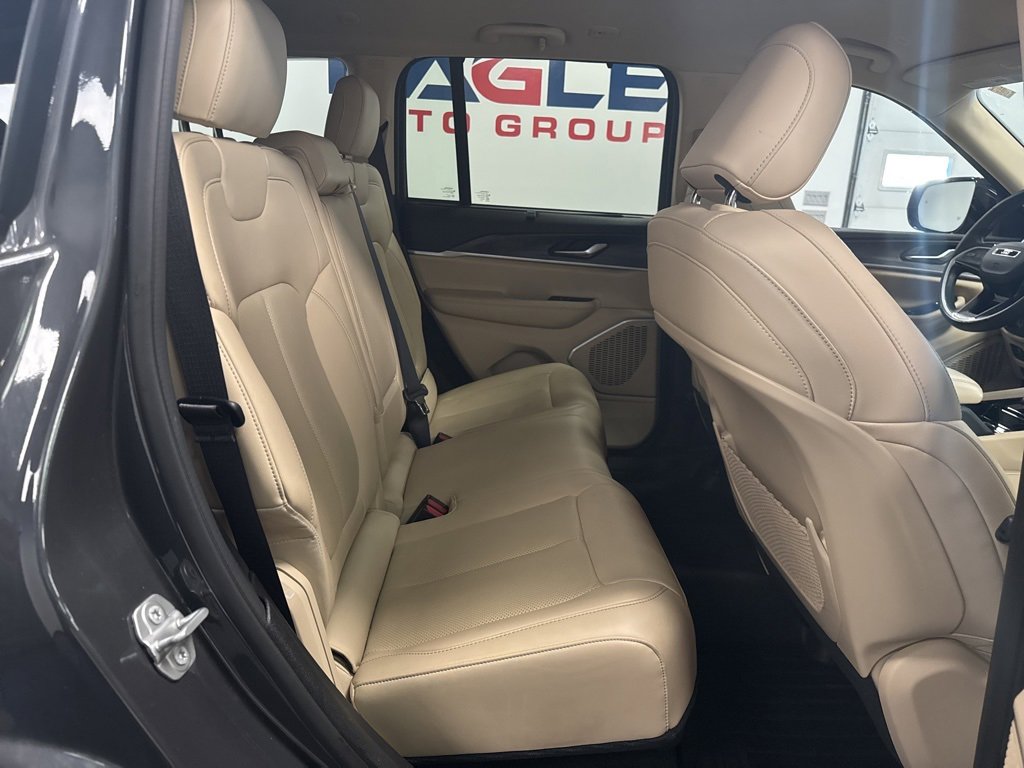 Used 2022 Jeep Grand Cherokee Limited w/ Luxury Tech Group II image 33