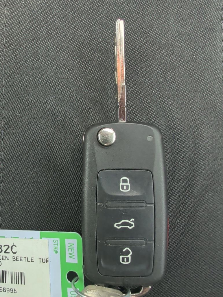 Used 2014 Volkswagen Beetle R-Line FWD image 17