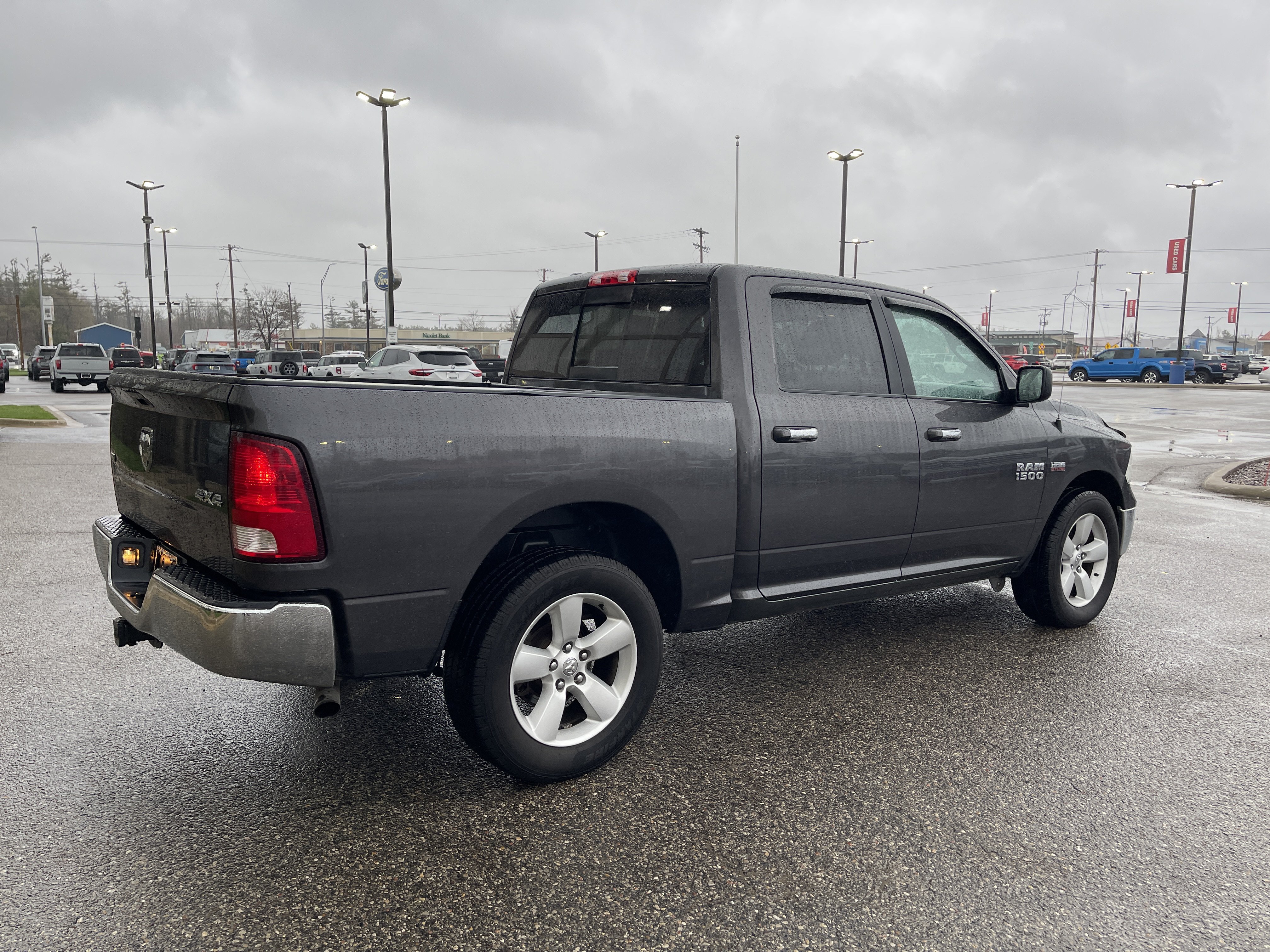 Used 2018 RAM 1500 Classic SLT AWD/4WD image 3