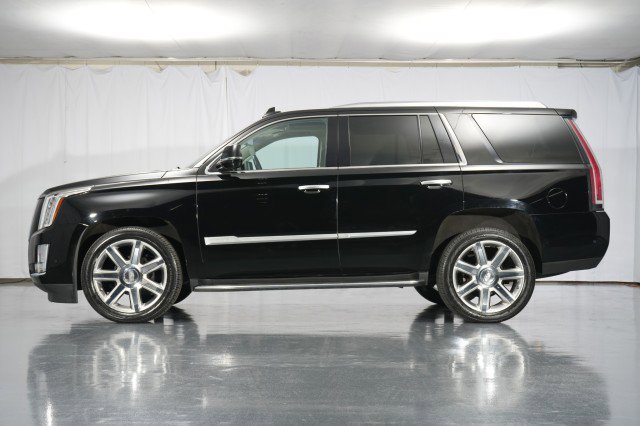 Used 2020 Cadillac Escalade Luxury image 3