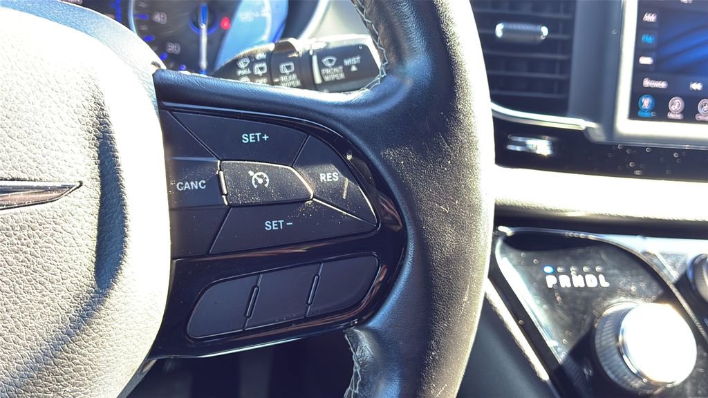 Used 2020 Chrysler Pacifica Touring w/ S Appearance Package image 36