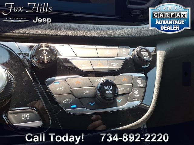 Used 2026 Chrysler Pacifica Limited FWD image 23