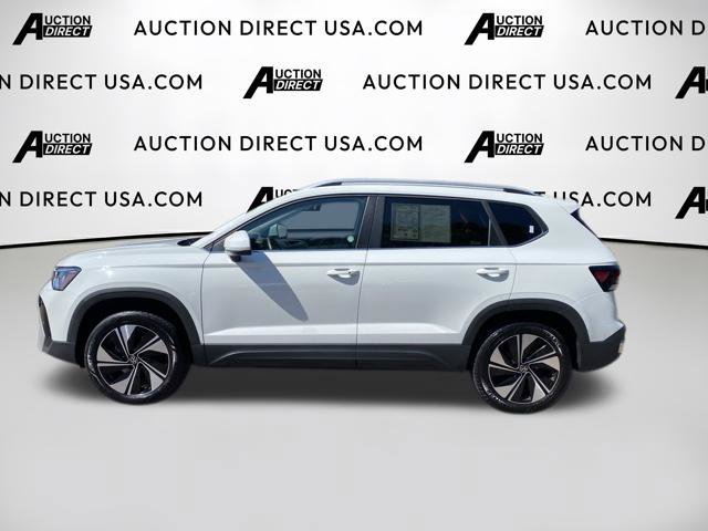 Used 2025 Volkswagen Taos SE AWD/4WD image 3