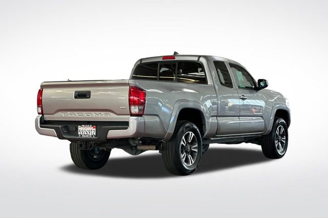 Used 2017 Toyota Tacoma TRD Sport image 4