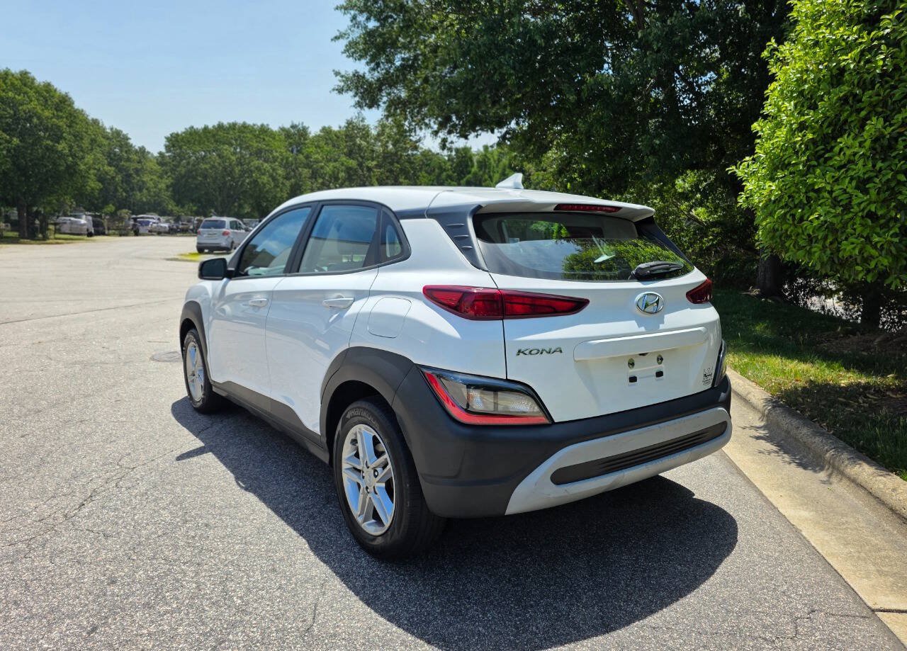 Used 2022 Hyundai Kona SE w/ Cargo Package FWD image 3
