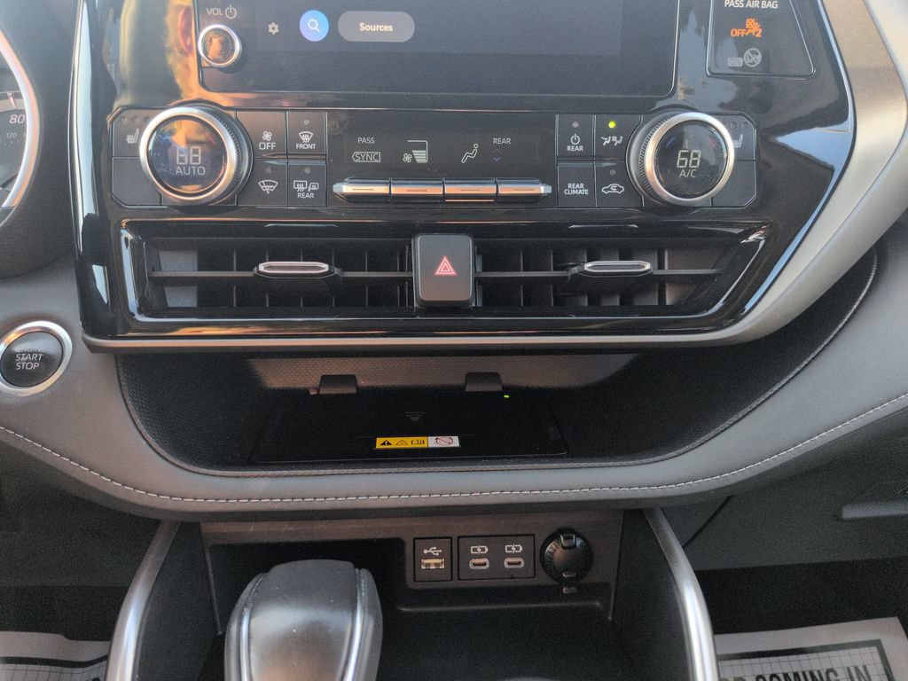 Certified 2025 Toyota Highlander XLE AWD/4WD image 18