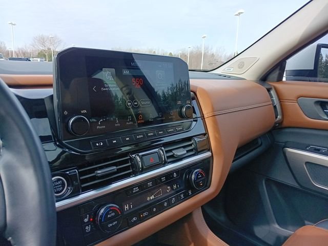 Used 2023 Nissan Pathfinder Platinum image 11