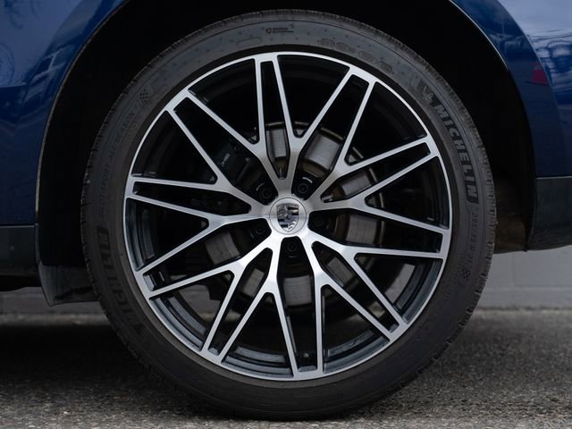 Certified 2026 Porsche Macan image 13