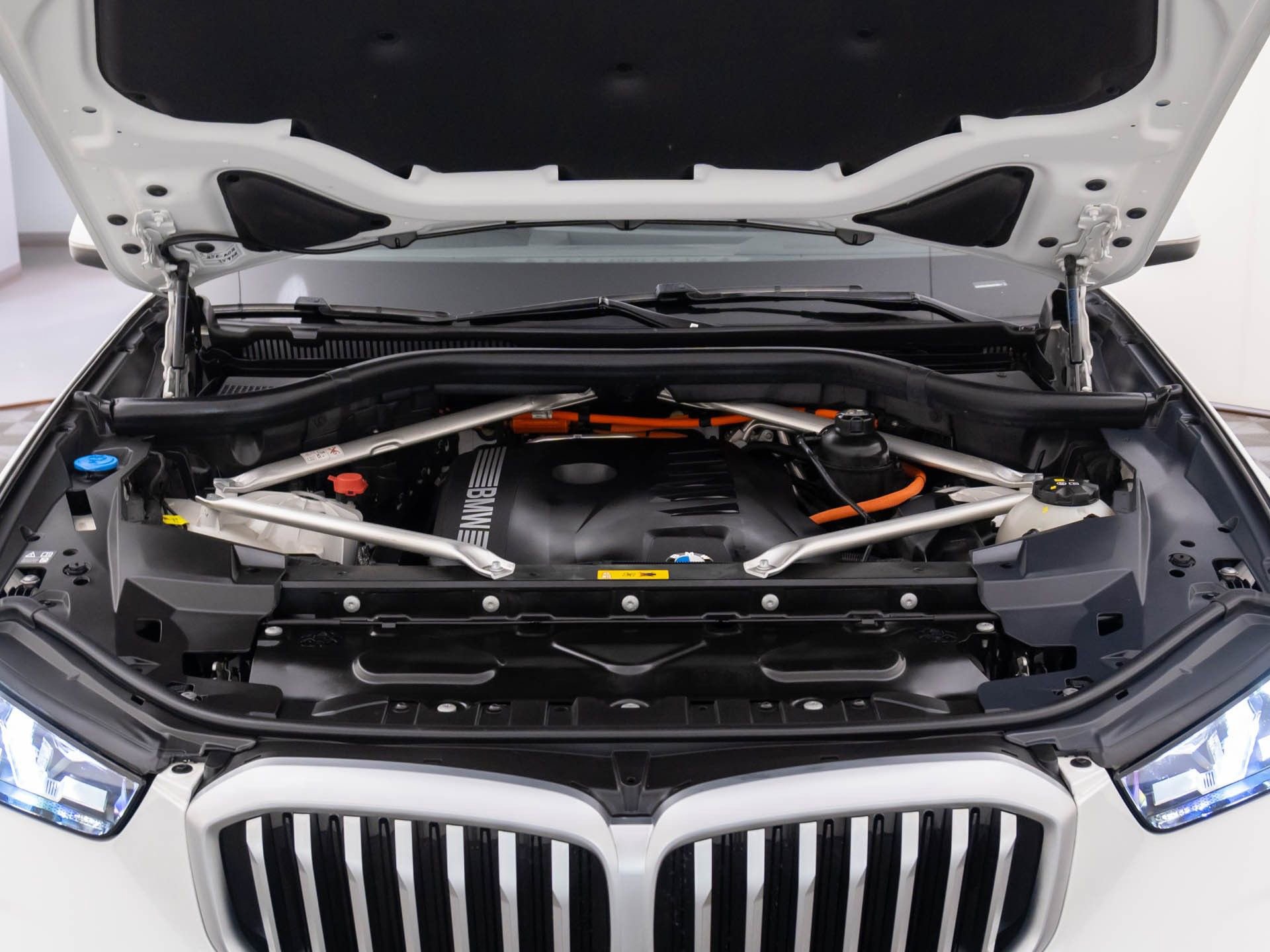 Certified 2024 BMW X5 xDrive50e w/ Executive Package image 33