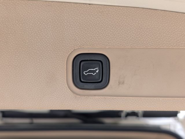 Used 2014 Chevrolet Suburban LTZ image 28