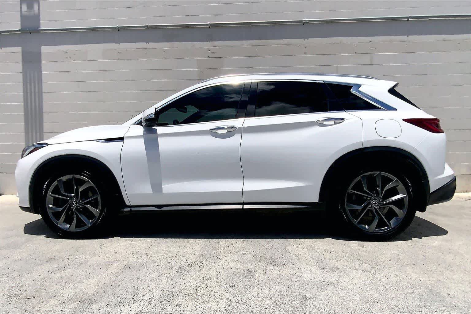 Used 2019 INFINITI QX50 Essential w/ Sensory Package FWD image 3