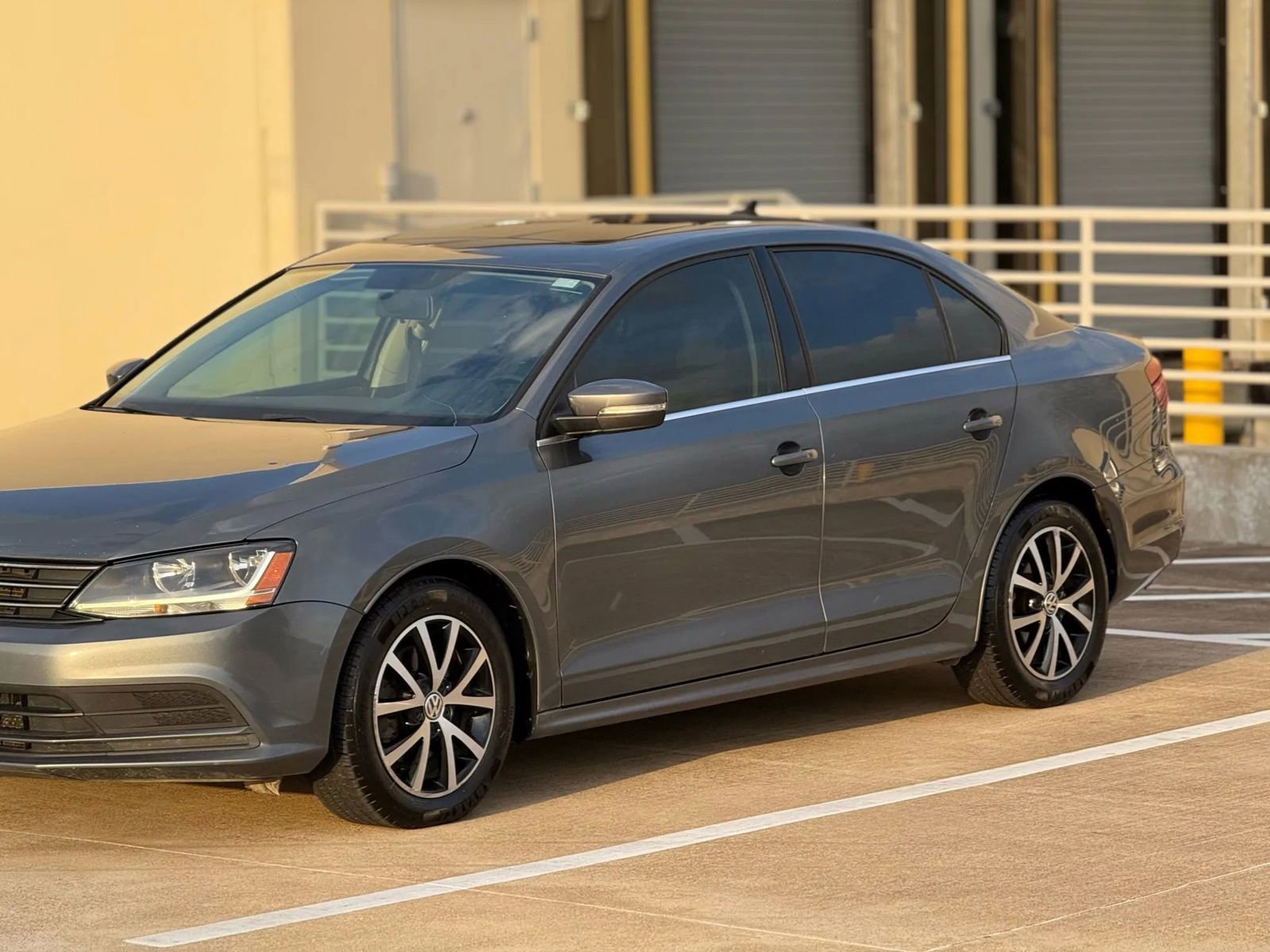 Used 2017 Volkswagen Jetta SE image 4