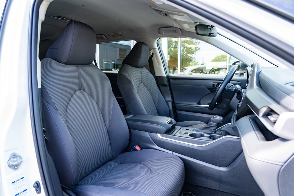 Used 2020 Toyota Highlander LE AWD/4WD image 27