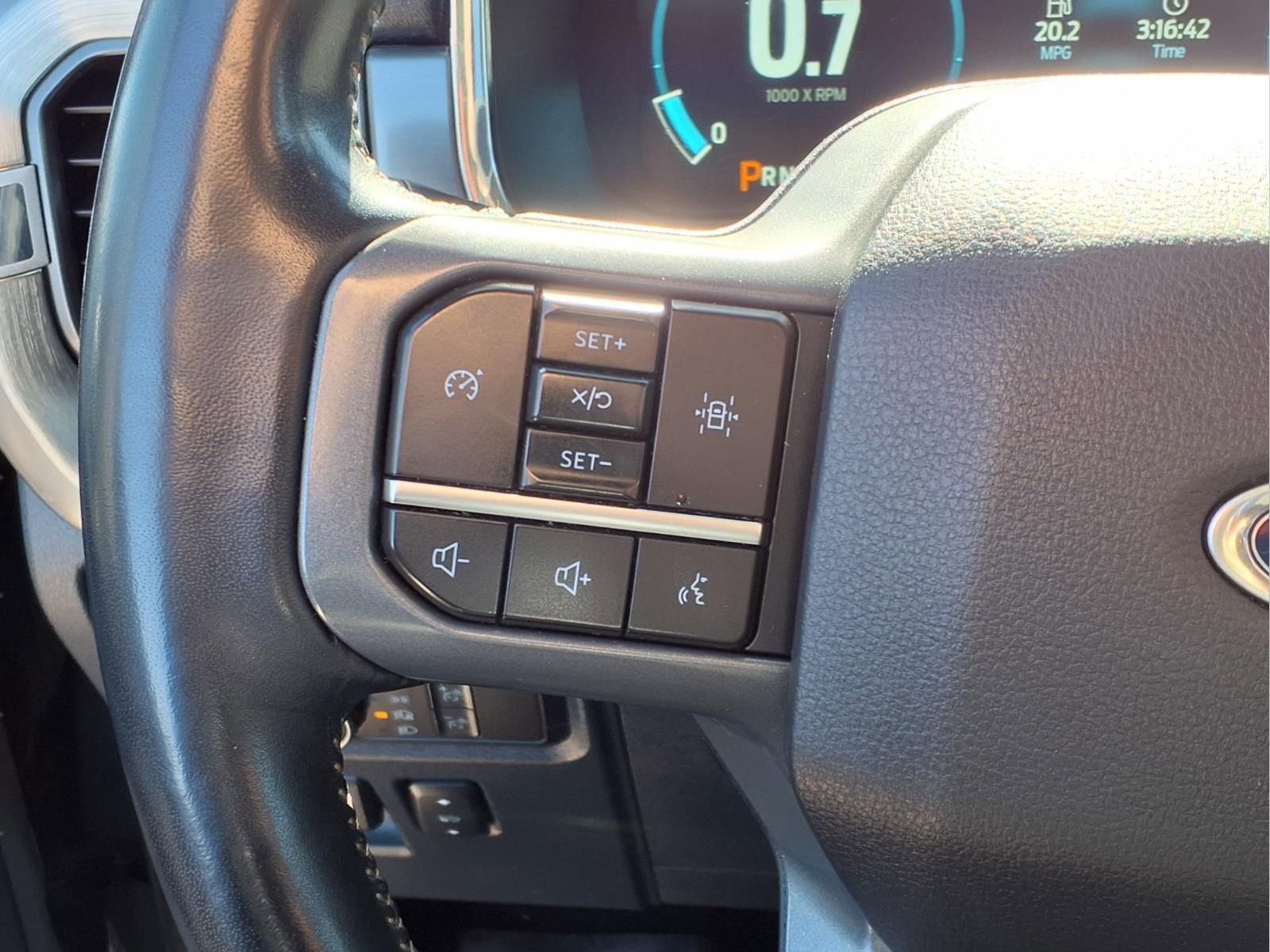 Used 2022 Ford F150 Lariat AWD/4WD image 12