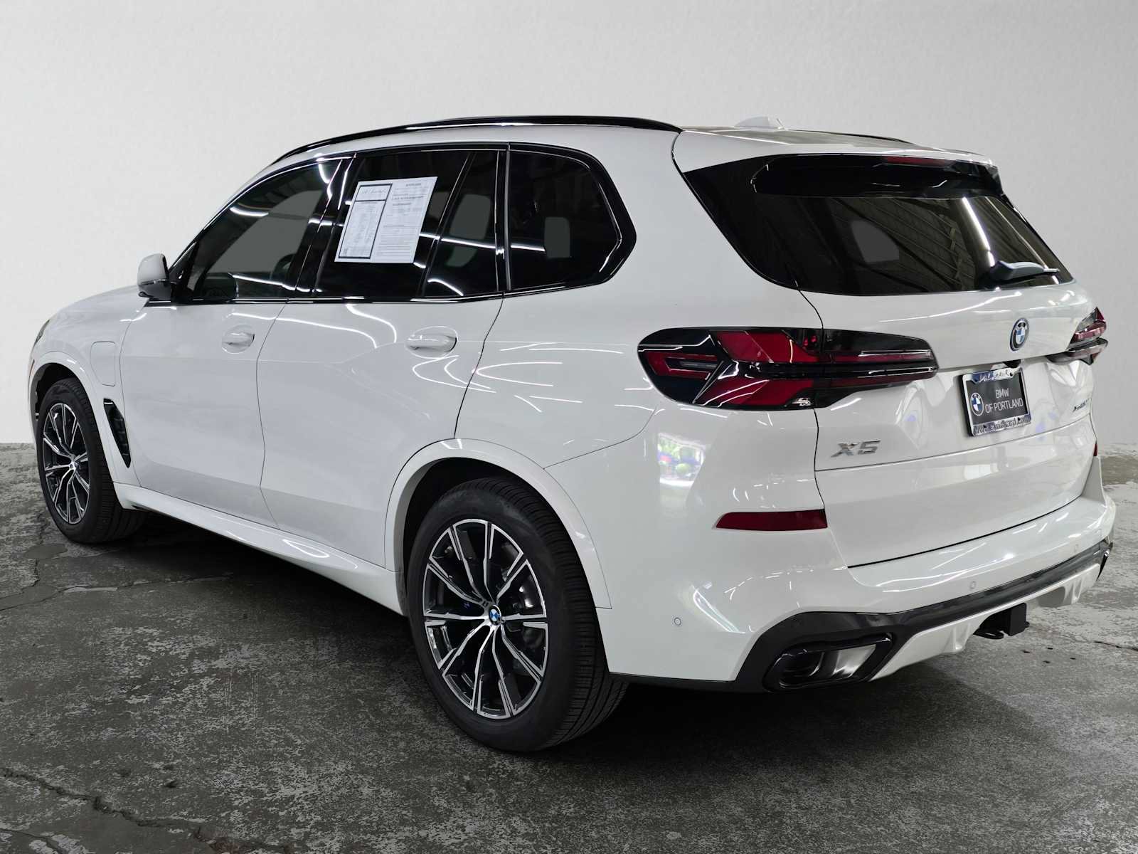 Used 2026 BMW X5 xDrive50e w/ M Sport Package AWD/4WD image 6