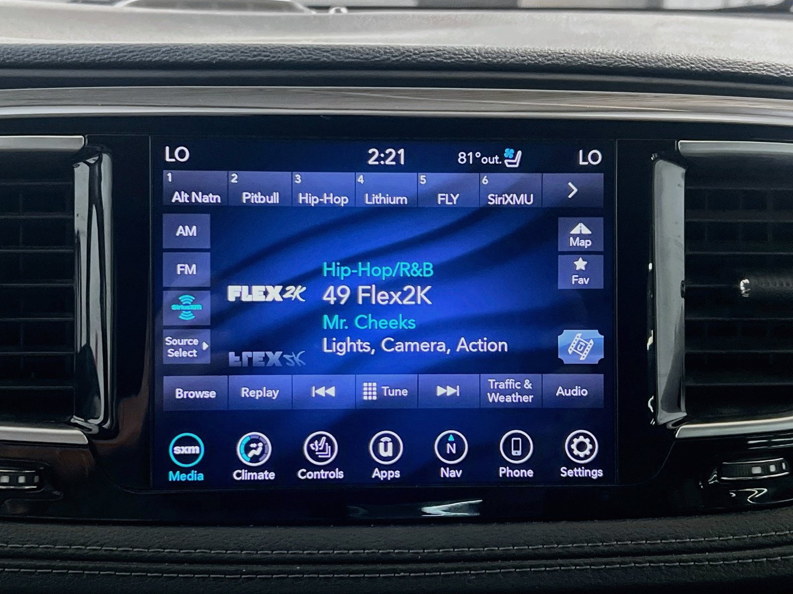Used 2020 Chrysler Pacifica Limited FWD image 11