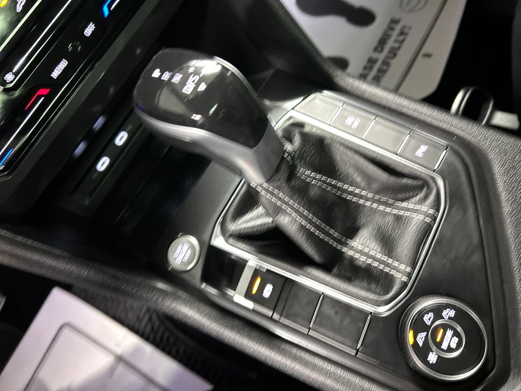 Used 2022 Volkswagen Tiguan SE R-Line image 18
