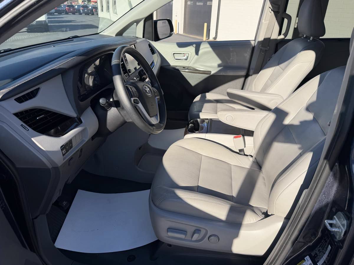 Used 2020 Toyota Sienna XLE Premium AWD/4WD image 12