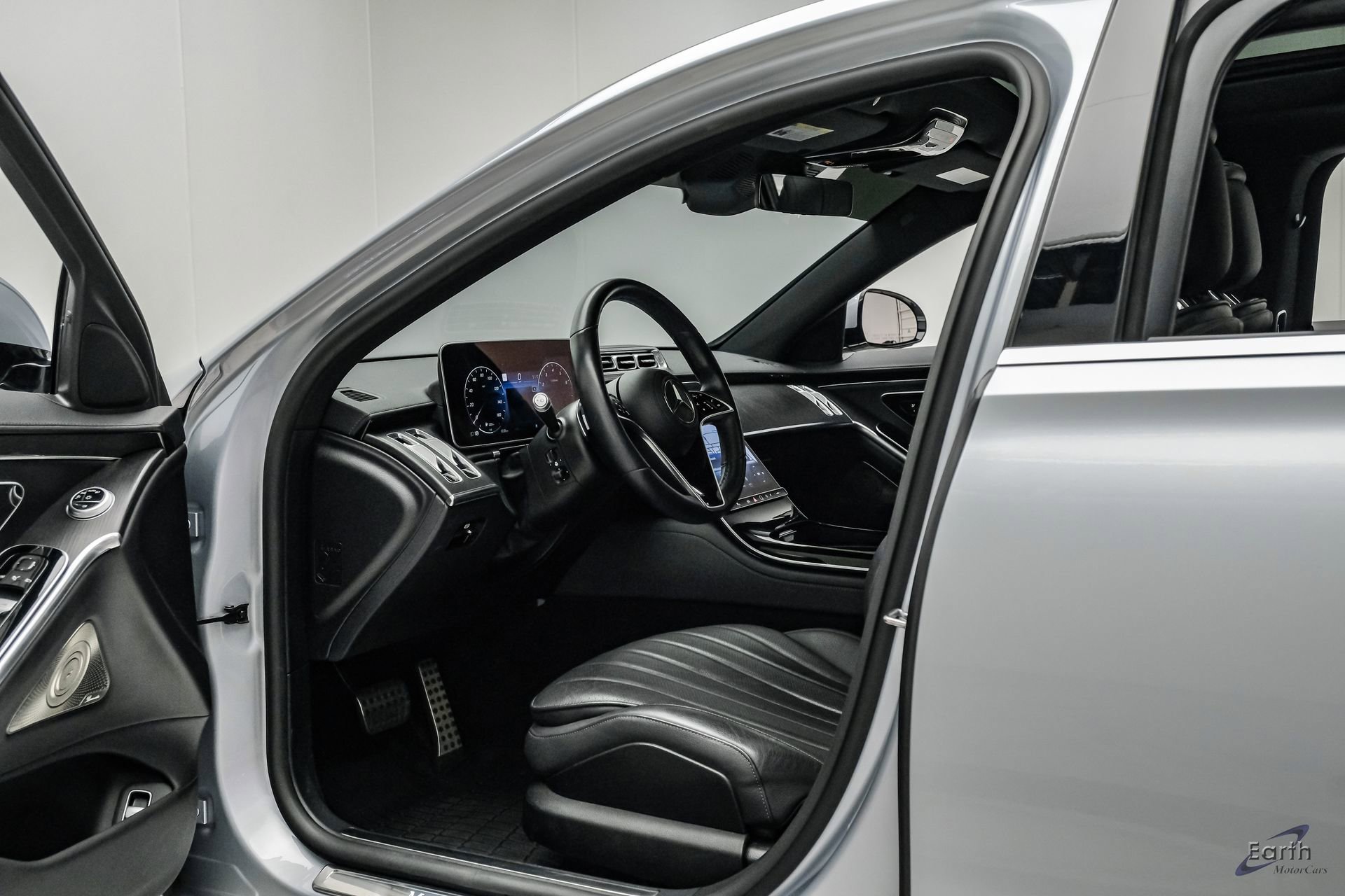 Used 2022 Mercedes-Benz S 580 4MATIC Sedan w/ AMG Line Package image 45