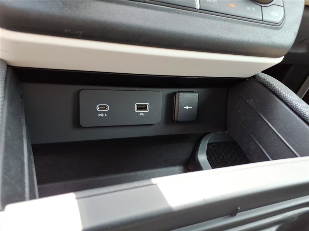 Used 2022 Land Rover Defender 110 X-Dynamic SE image 18