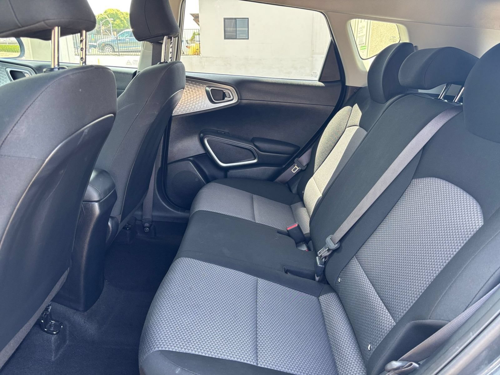 Used 2025 Kia Soul LX w/ LX Technology Package FWD image 23