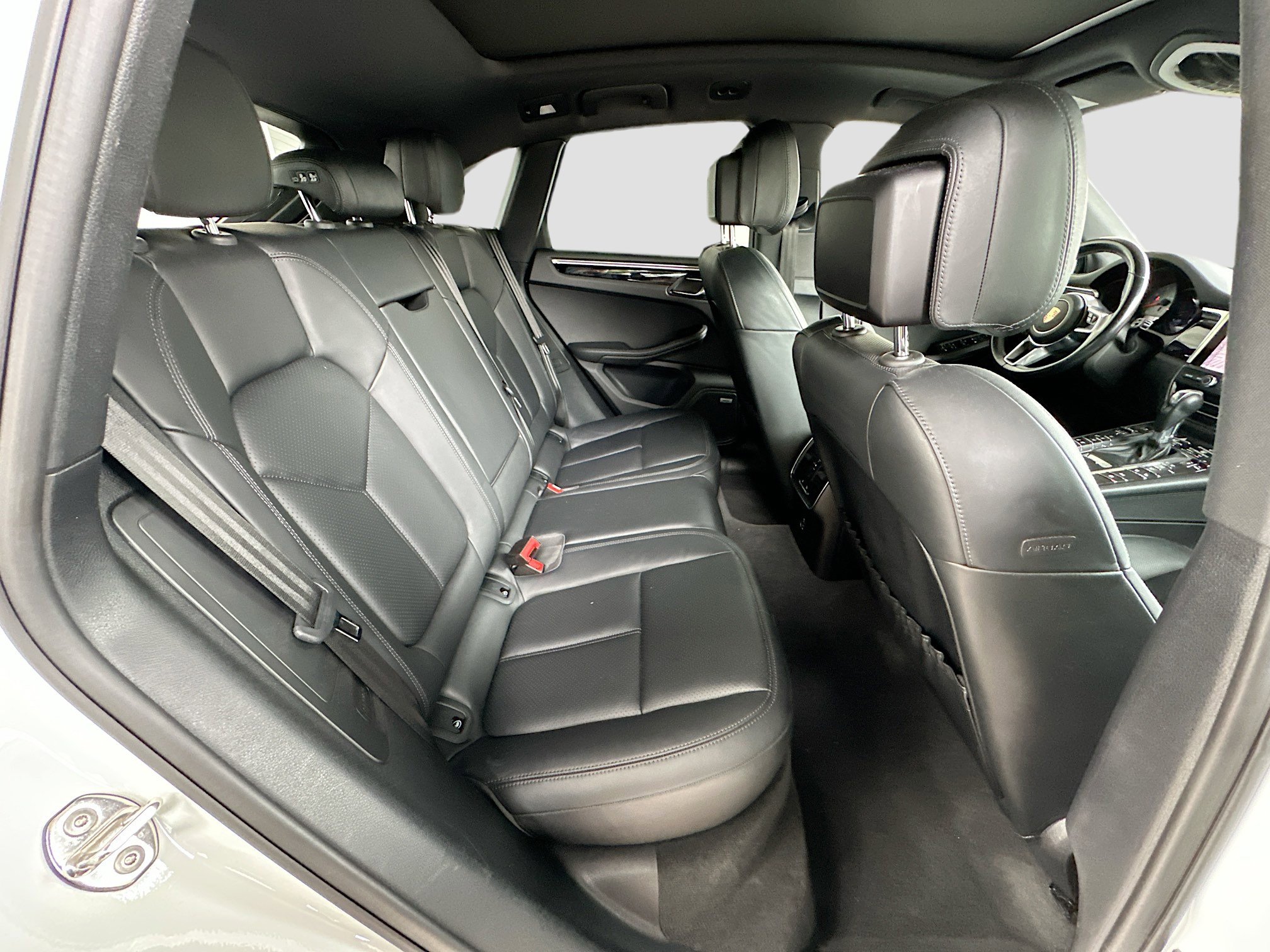 Used 2020 Porsche Macan S image 29