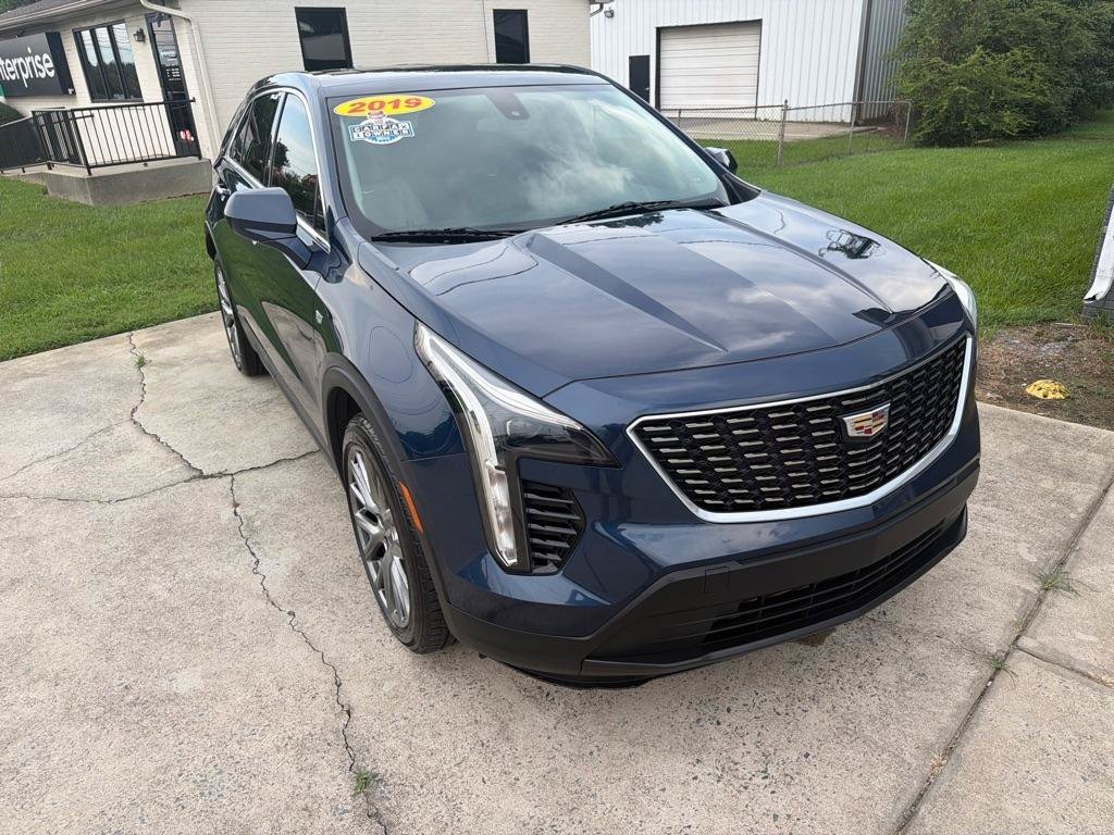 Used 2019 Cadillac XT4 Luxury w/ Cold Weather Package FWD image 5