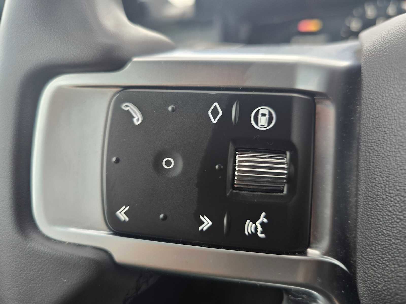 Certified 2025 Land Rover Discovery Dynamic SE image 34