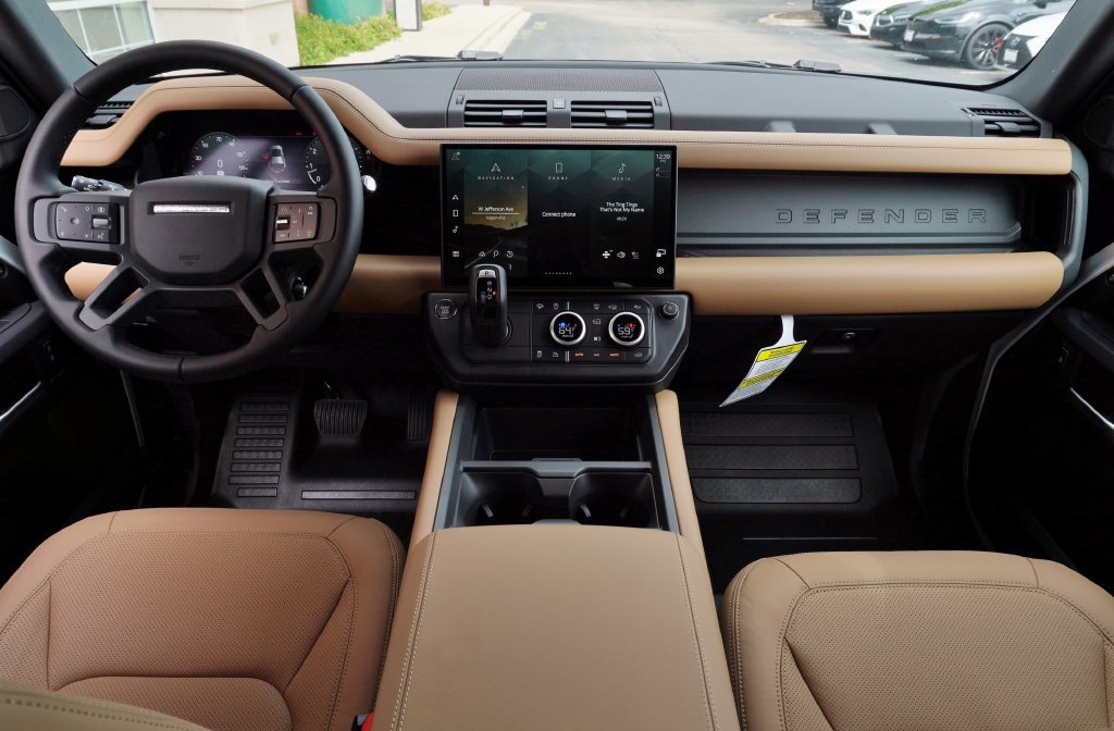 New 2026 Land Rover Defender 110 S AWD/4WD image 9