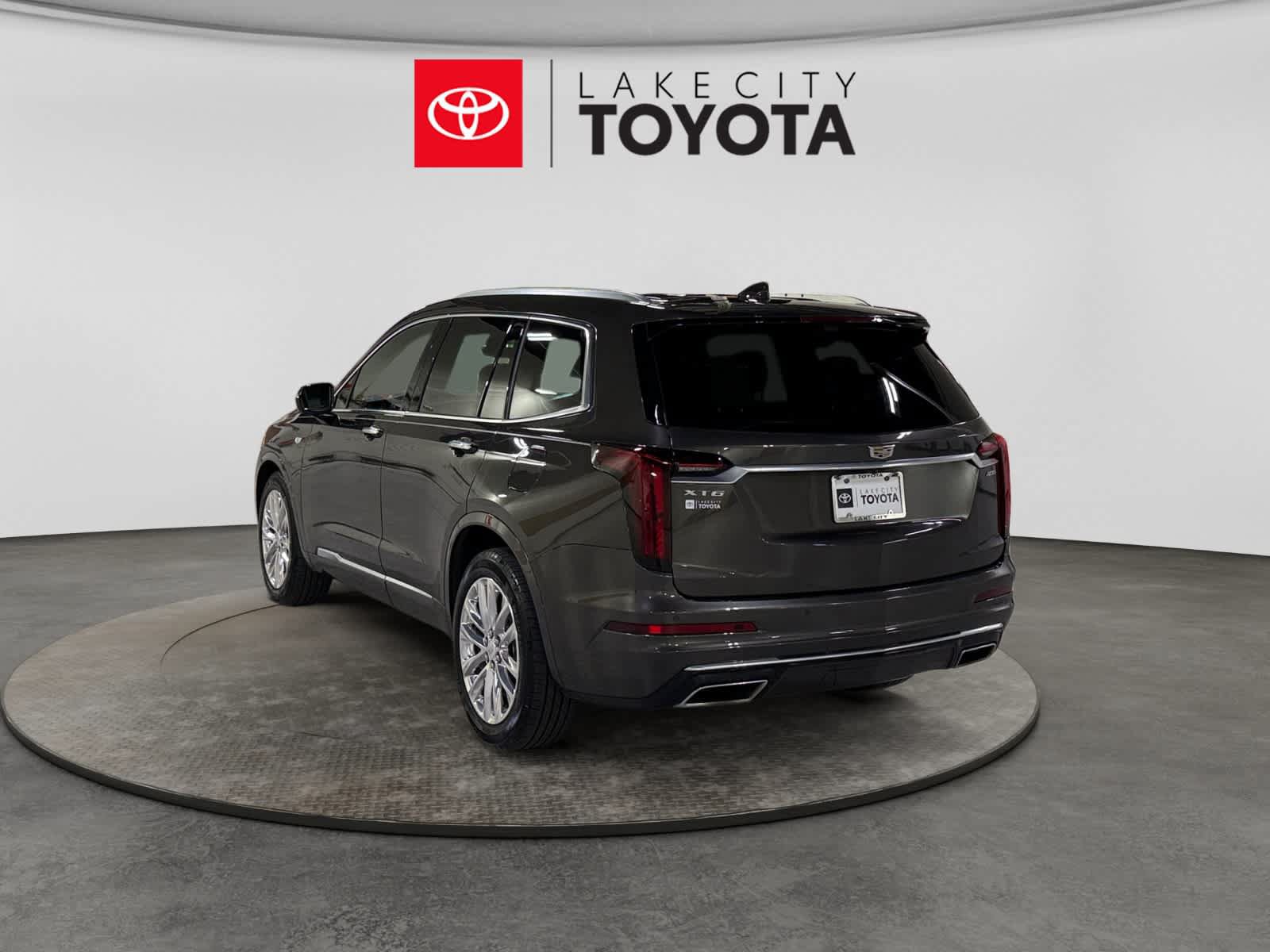 Used 2020 Cadillac XT6 Premium Luxury w/ Platinum Package FWD image 5