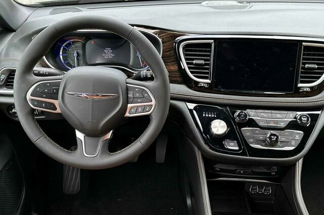 New 2023 Chrysler Pacifica Pinnacle image 14