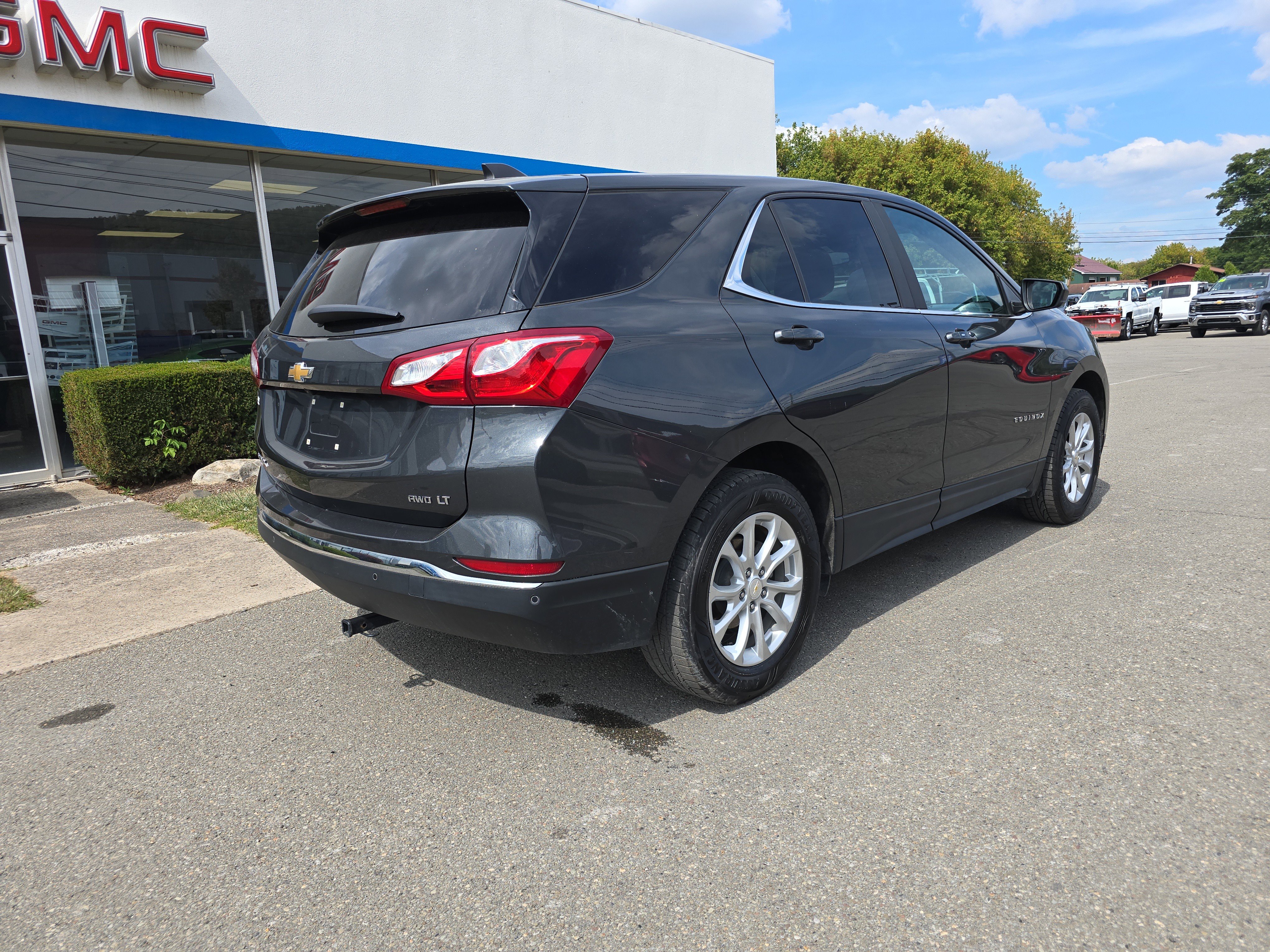 Used 2021 Chevrolet Equinox LT w/ LPO, Cargo Package image 3