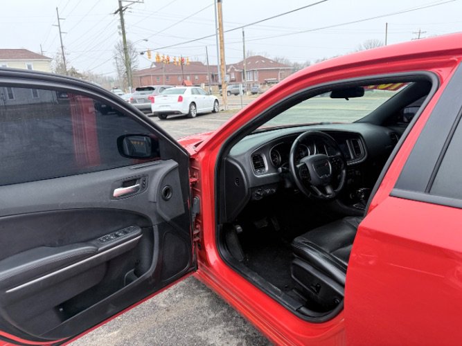 Used 2019 Dodge Charger SXT w/ Leather Interior Group image 6