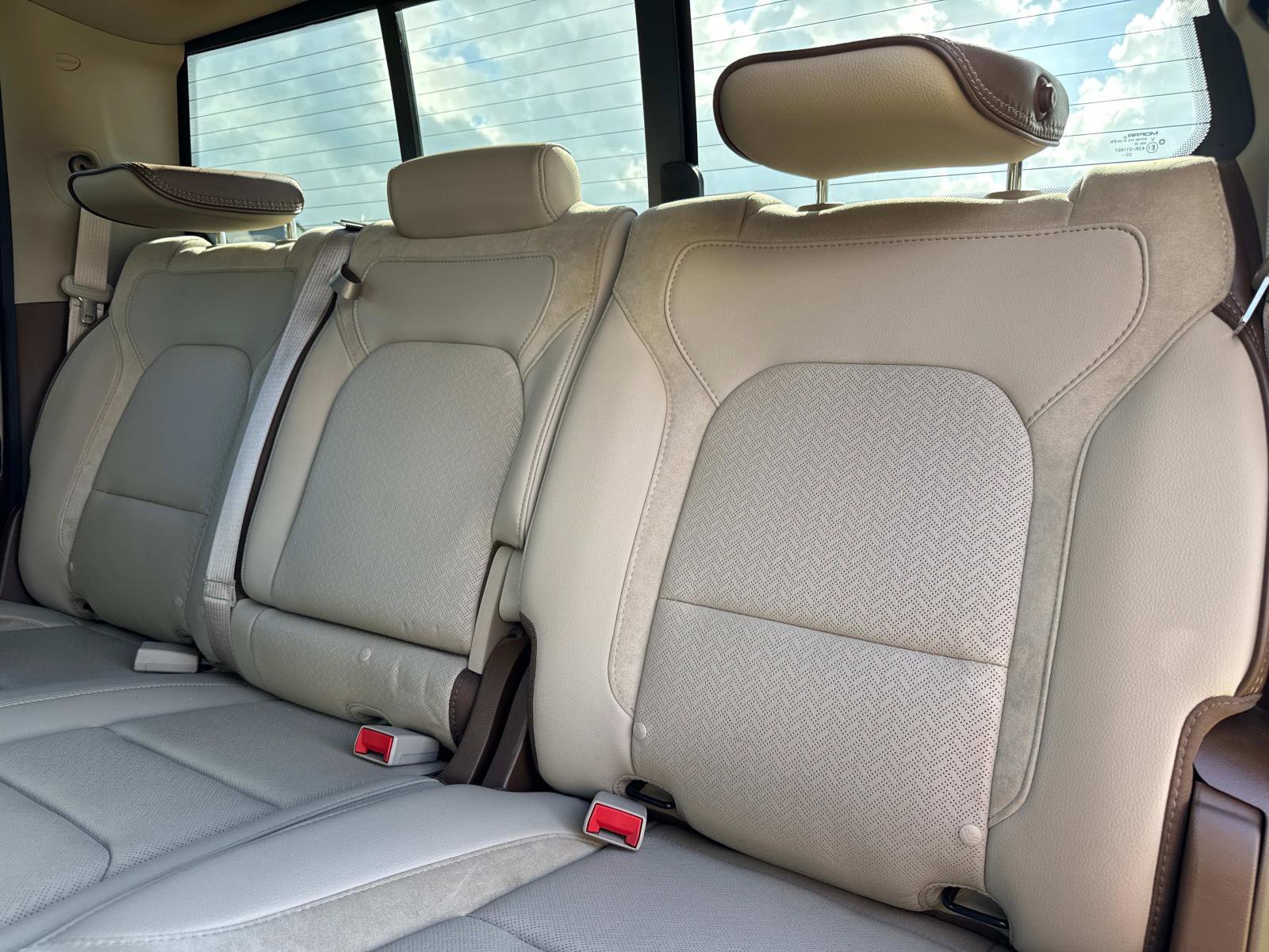 Used 2019 RAM 1500 Laramie AWD/4WD image 13