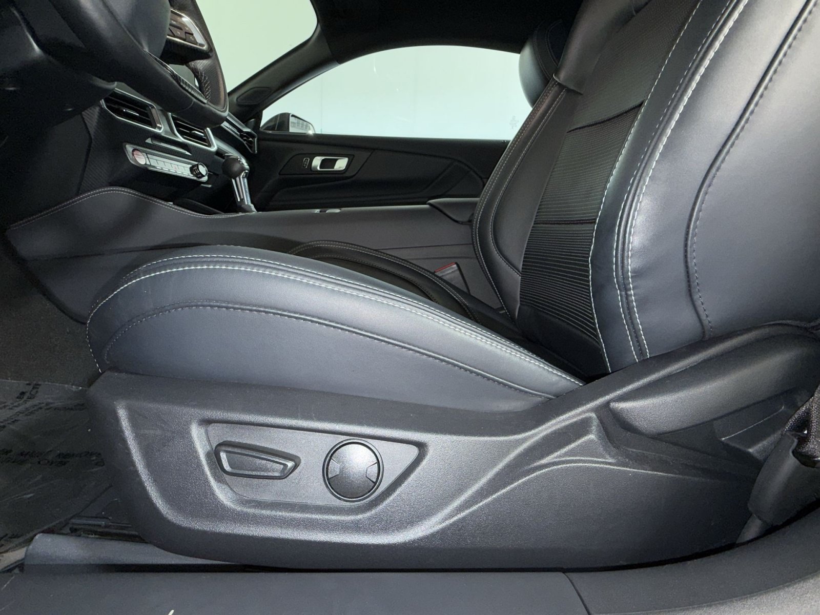 Used 2025 Ford Mustang GT Premium RWD image 14