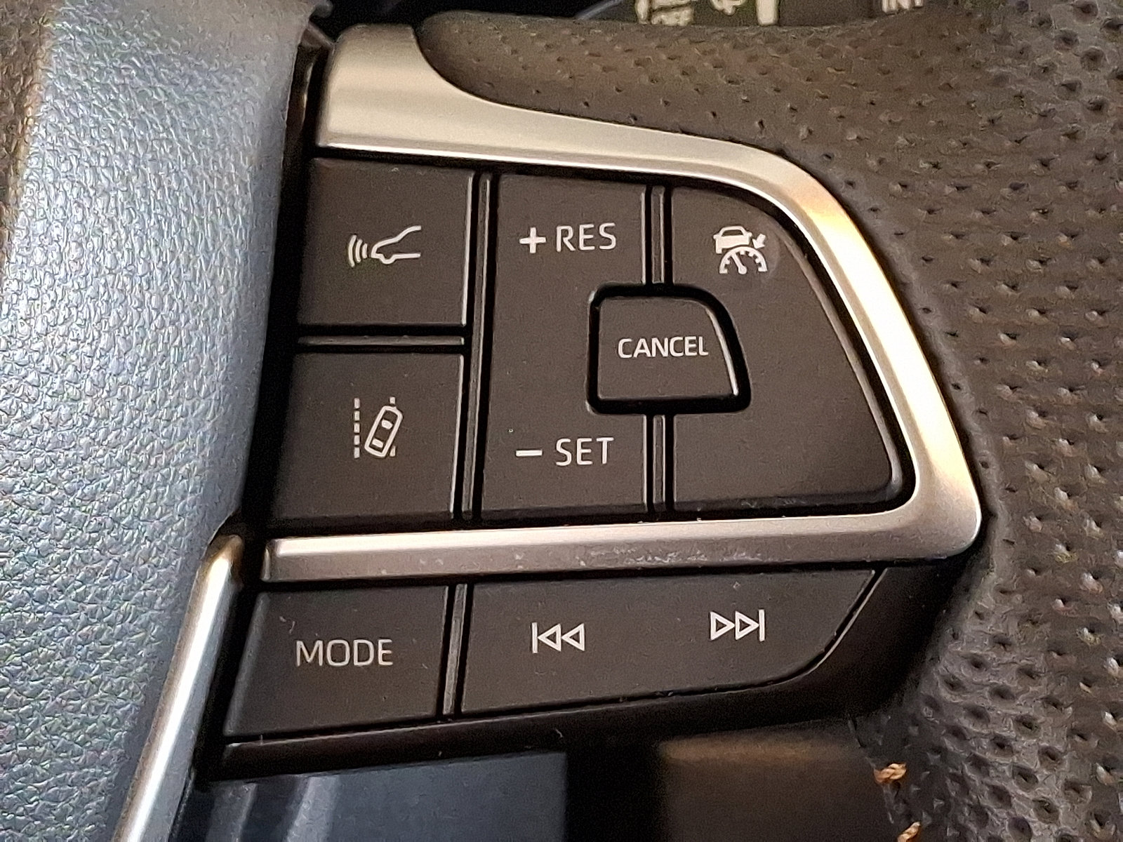 Certified 2023 Toyota Sienna XLE Woodland Edition image 24