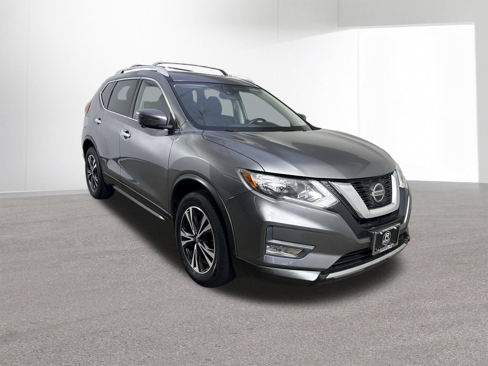 Used 2019 Nissan Rogue SV w/ Sun & Sound Touring Package AWD/4WD image 3