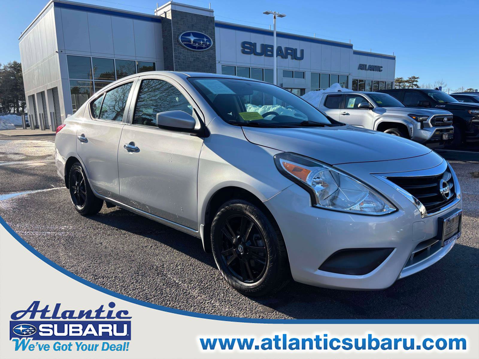Used 2019 Nissan Versa SV image 1