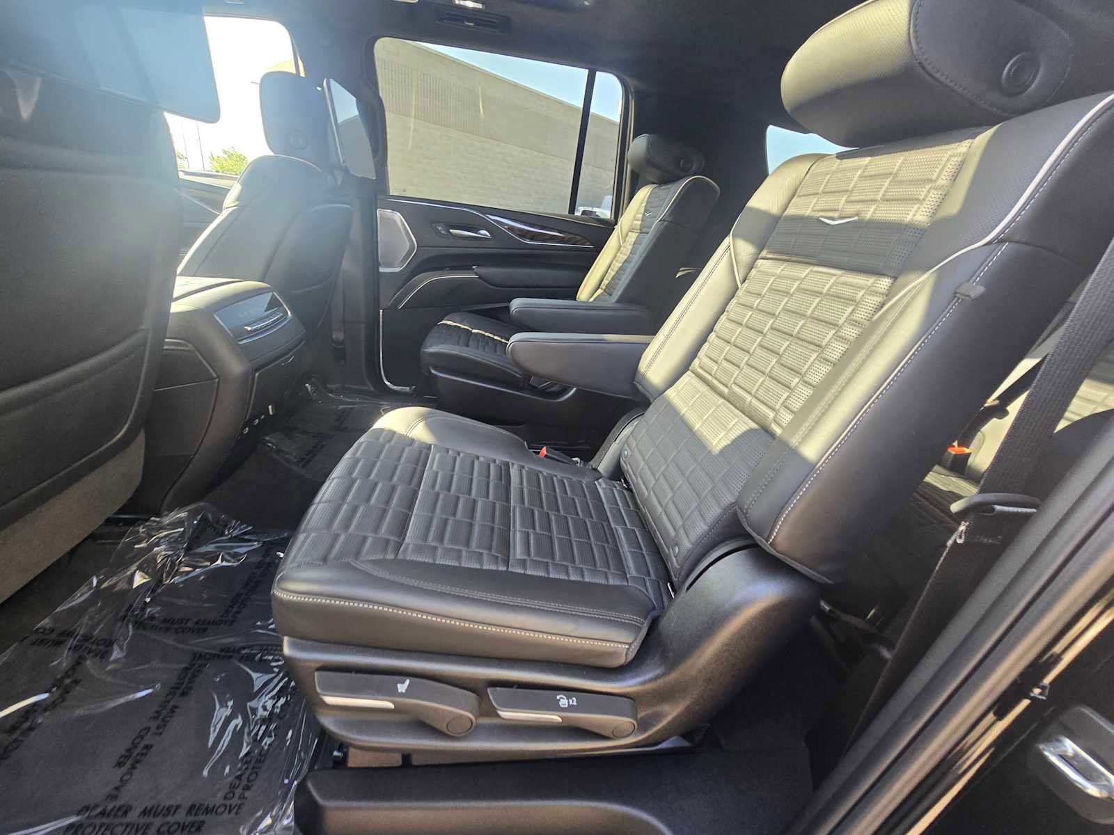 Used 2024 Cadillac Escalade ESV Premium Luxury Platinum image 21