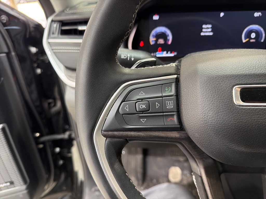 Used 2023 Jeep Grand Cherokee L Limited w/ Luxury Tech Group II image 16