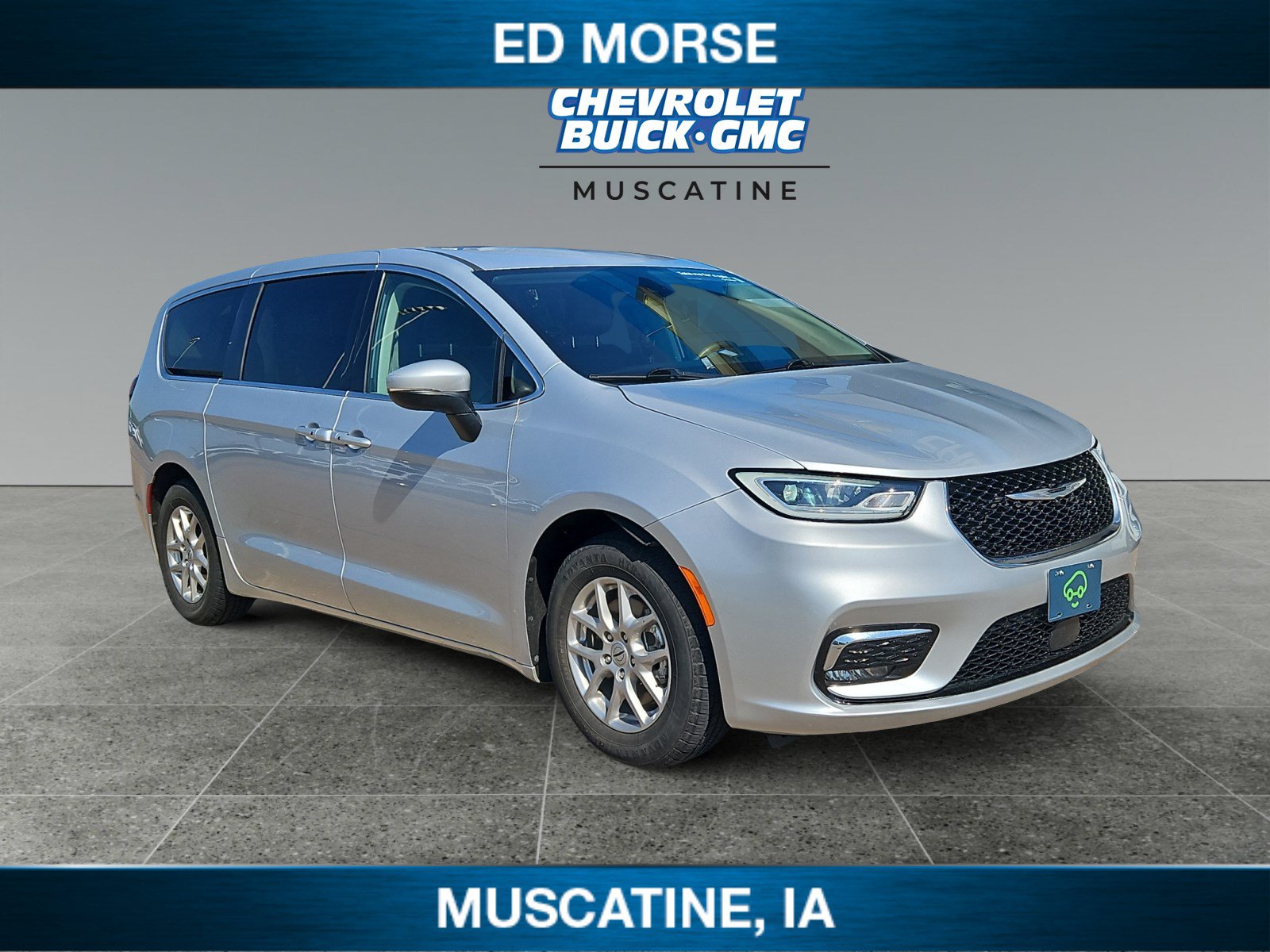 Used 2023 Chrysler Pacifica Touring-L FWD image 7