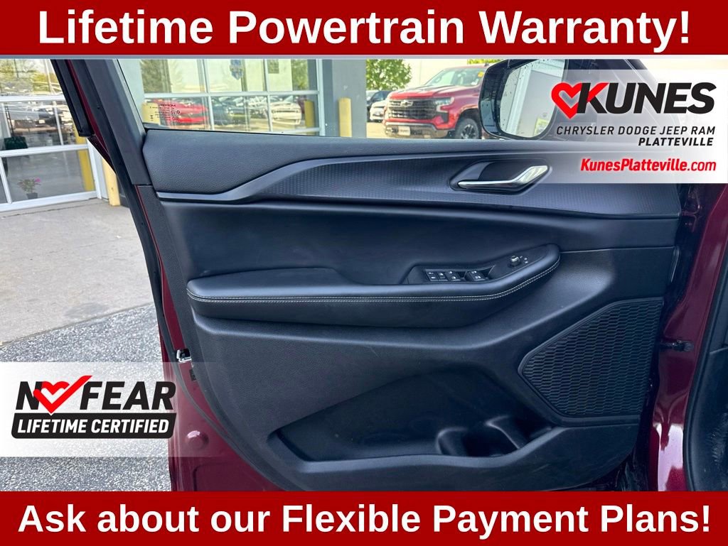 Used 2024 Jeep Grand Cherokee Altitude AWD/4WD image 12