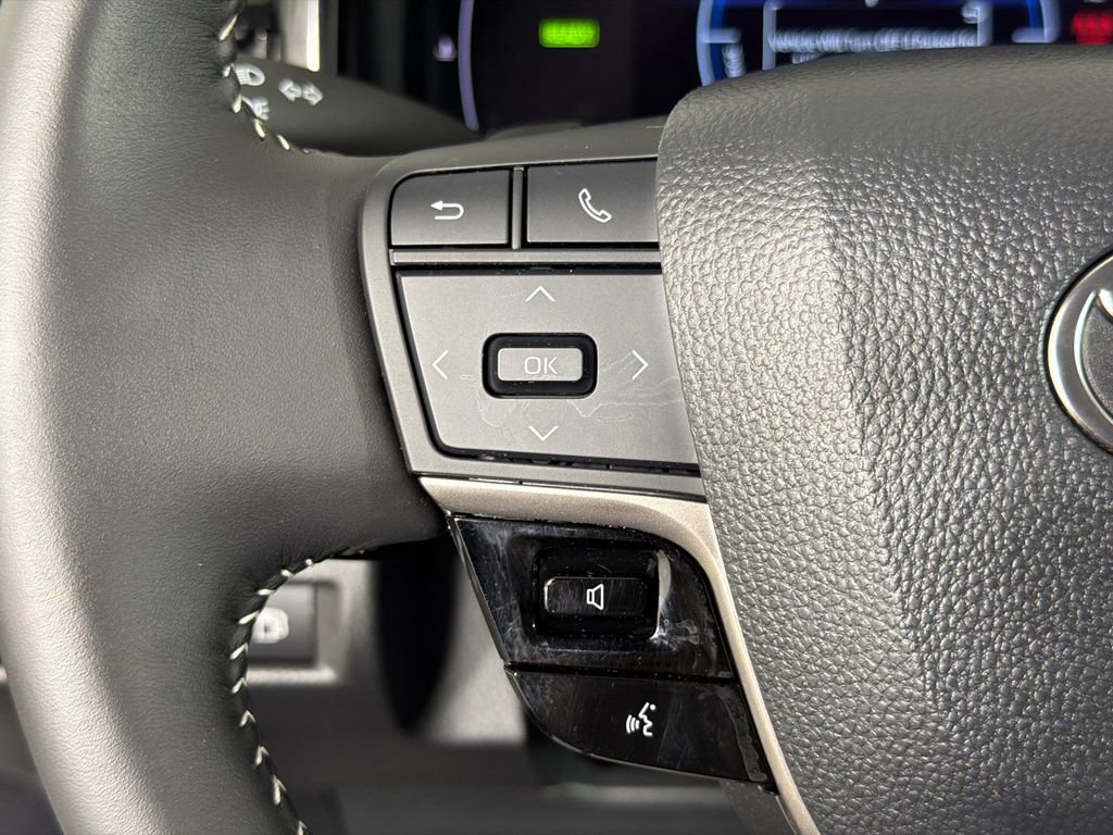 Used 2025 Toyota Camry SE w/ Convenience Package image 24