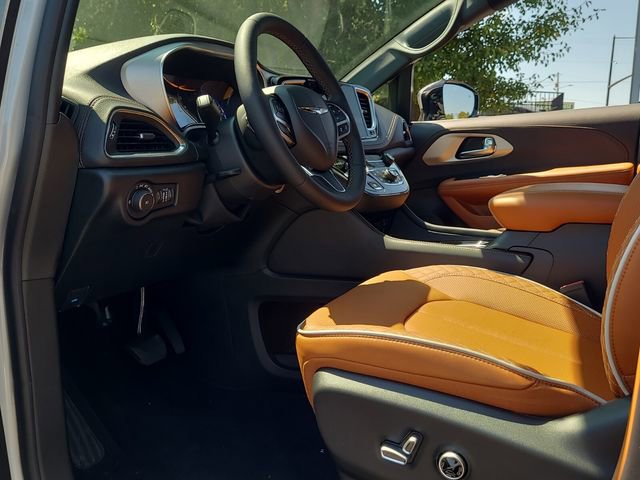 New 2026 Chrysler Pacifica Pinnacle image 6