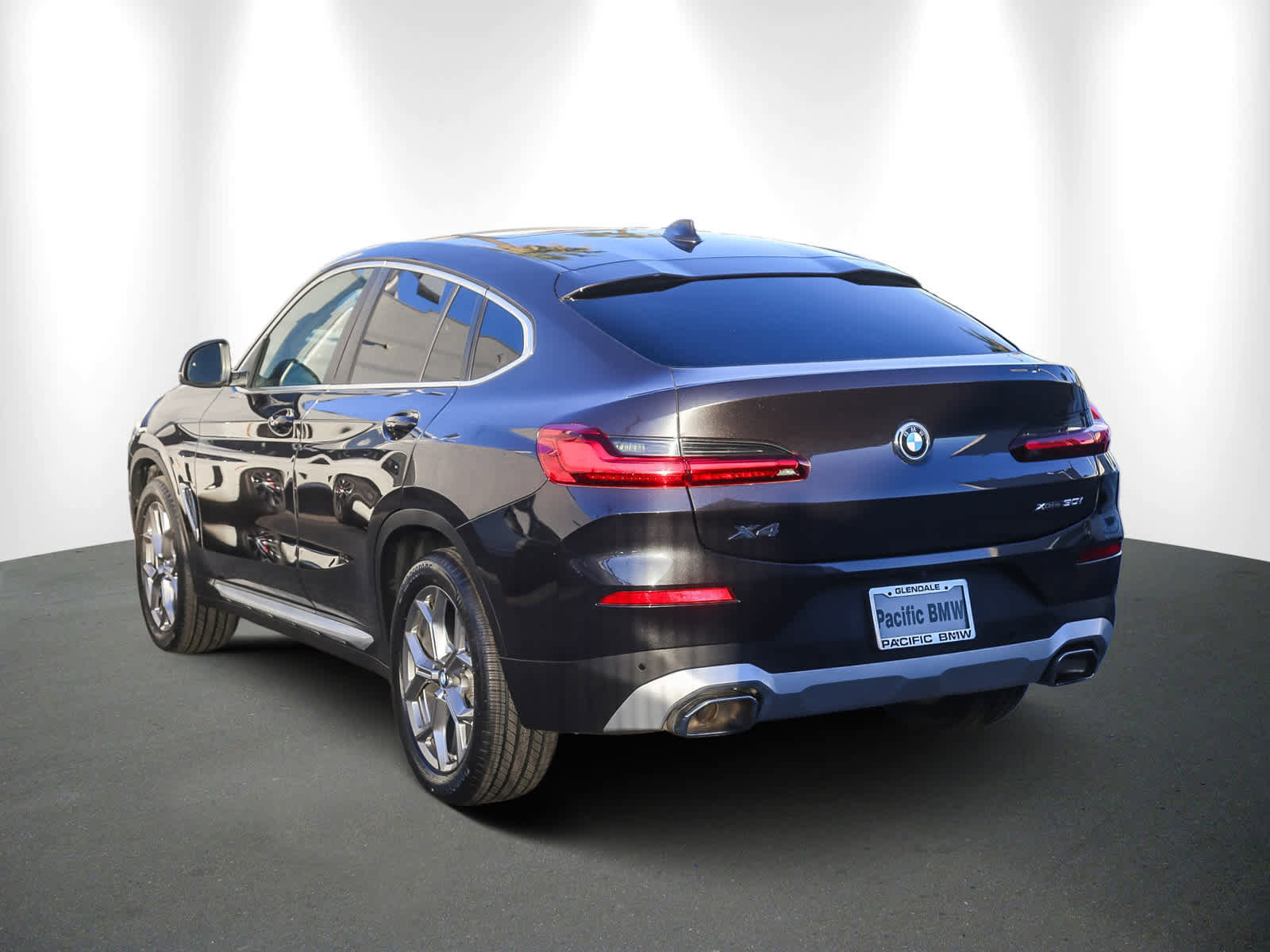 Used 2023 BMW X4 xDrive30i w/ Convenience Package image 4